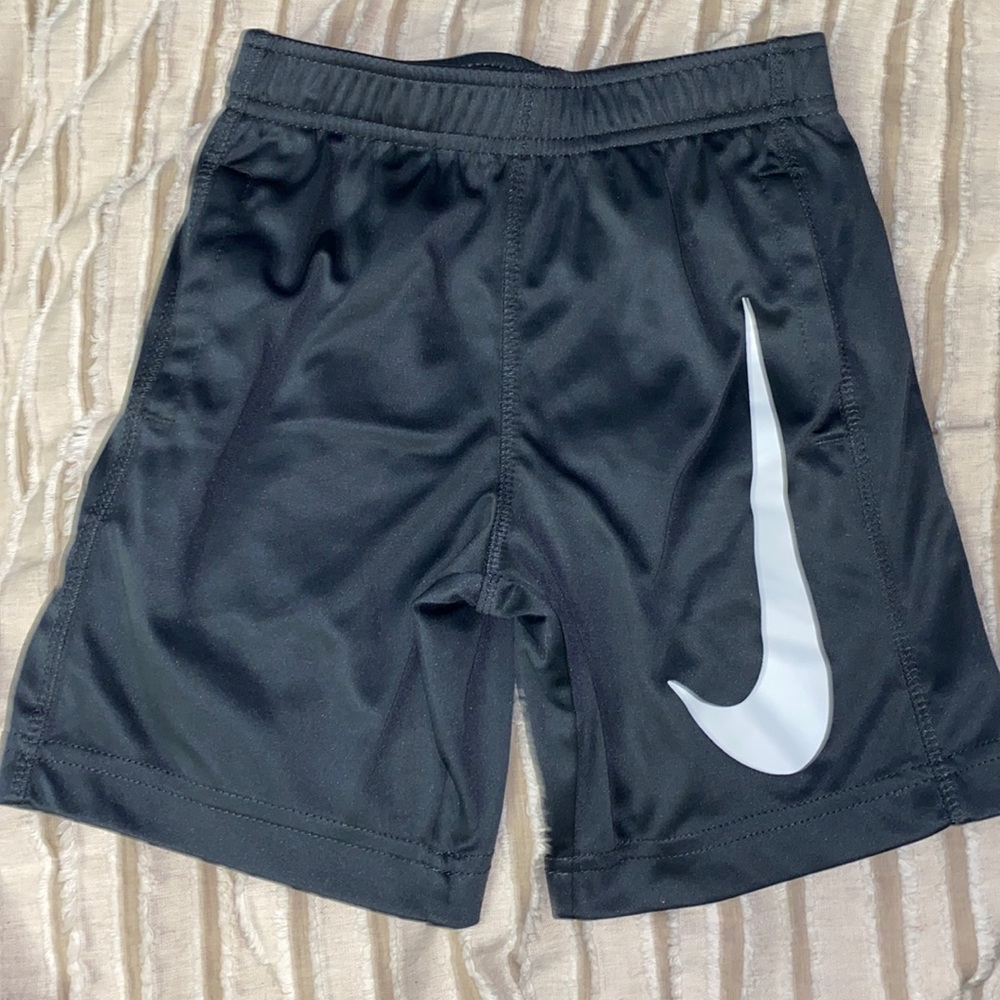Boys Nike Dri-fit shorts with pockets